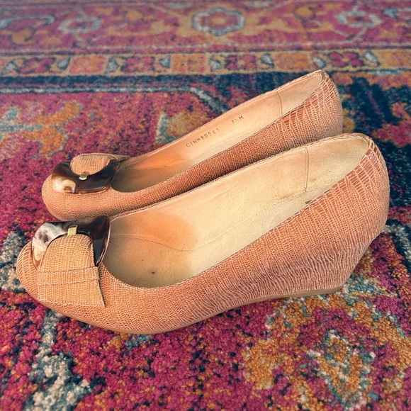 Stuart Weitzman | Women’s tan textured leather tortoise shell Bucalina heels 7.5 - Picture 10 of 16